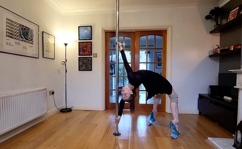 arlene caffrey demonstrating intermediate pole dance choreographer for october 2023 lesson