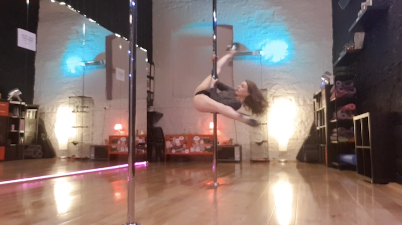 reverse grip steparound to flare spin pole dance tutorial