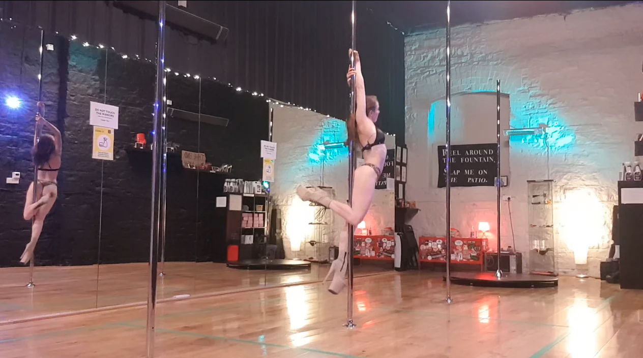 figurehead pole dance spin